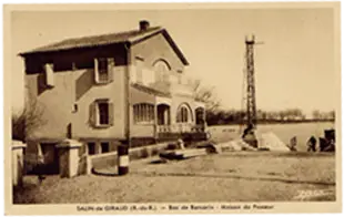 Carte postale ancienne : la maison du passeur et le bac de Barcarin à Salin-de-Giraud